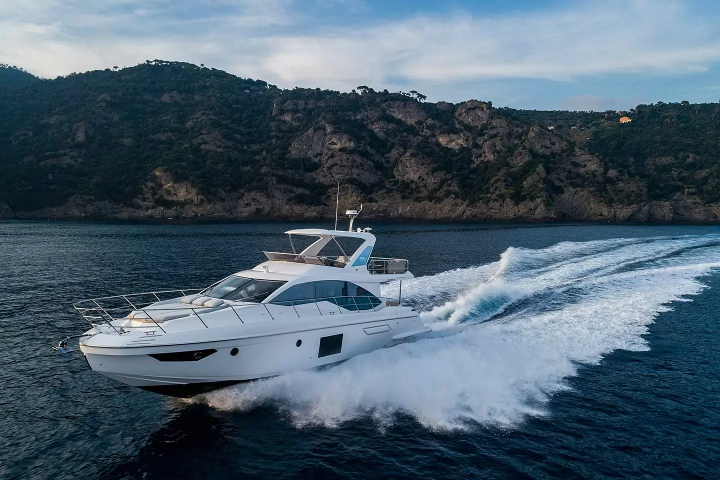 阿兹慕(azimut)Fly 83游艇