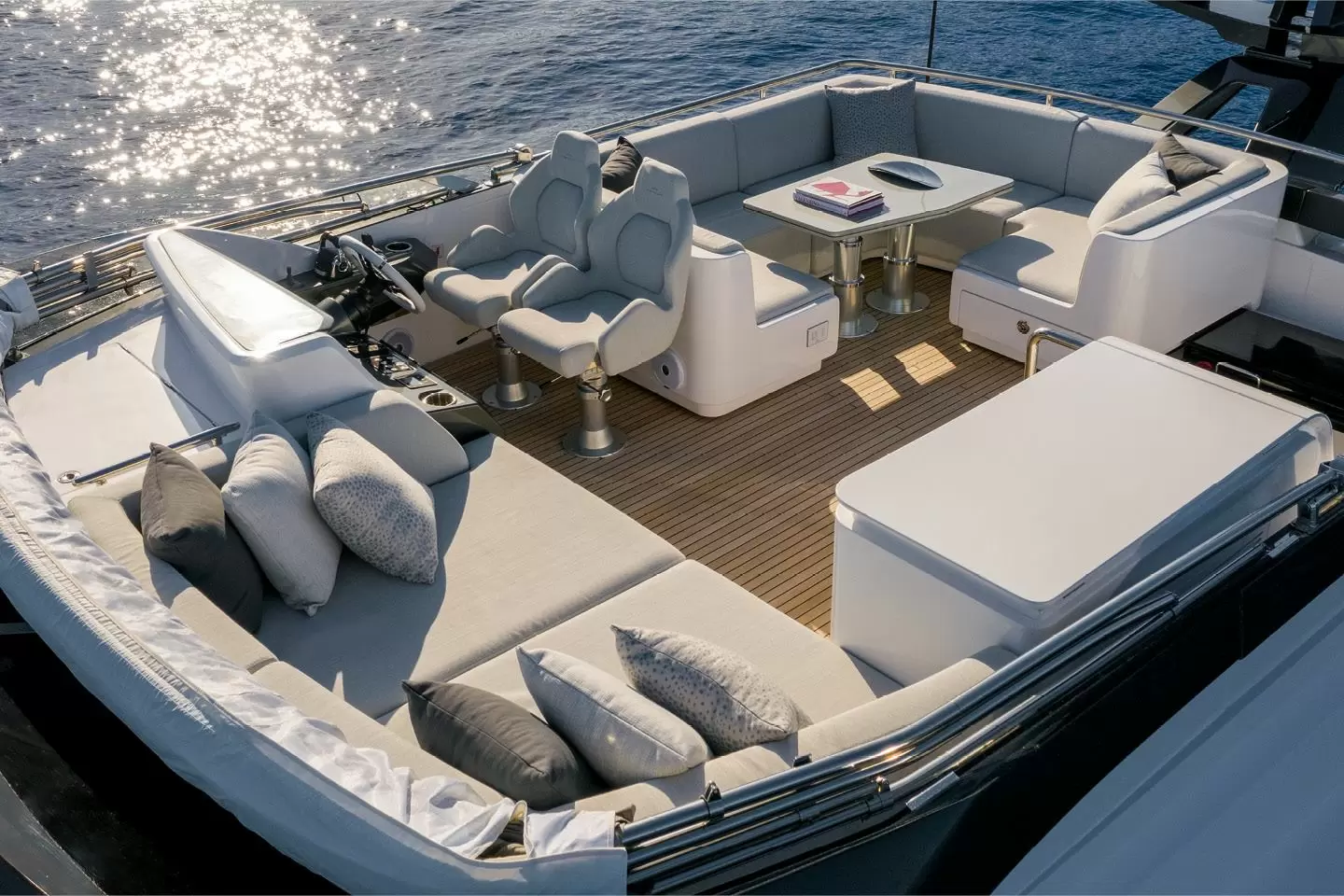 阿兹慕(azimut)S8游艇