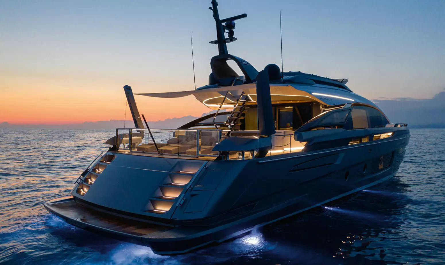 阿兹慕(azimut)S10游艇
