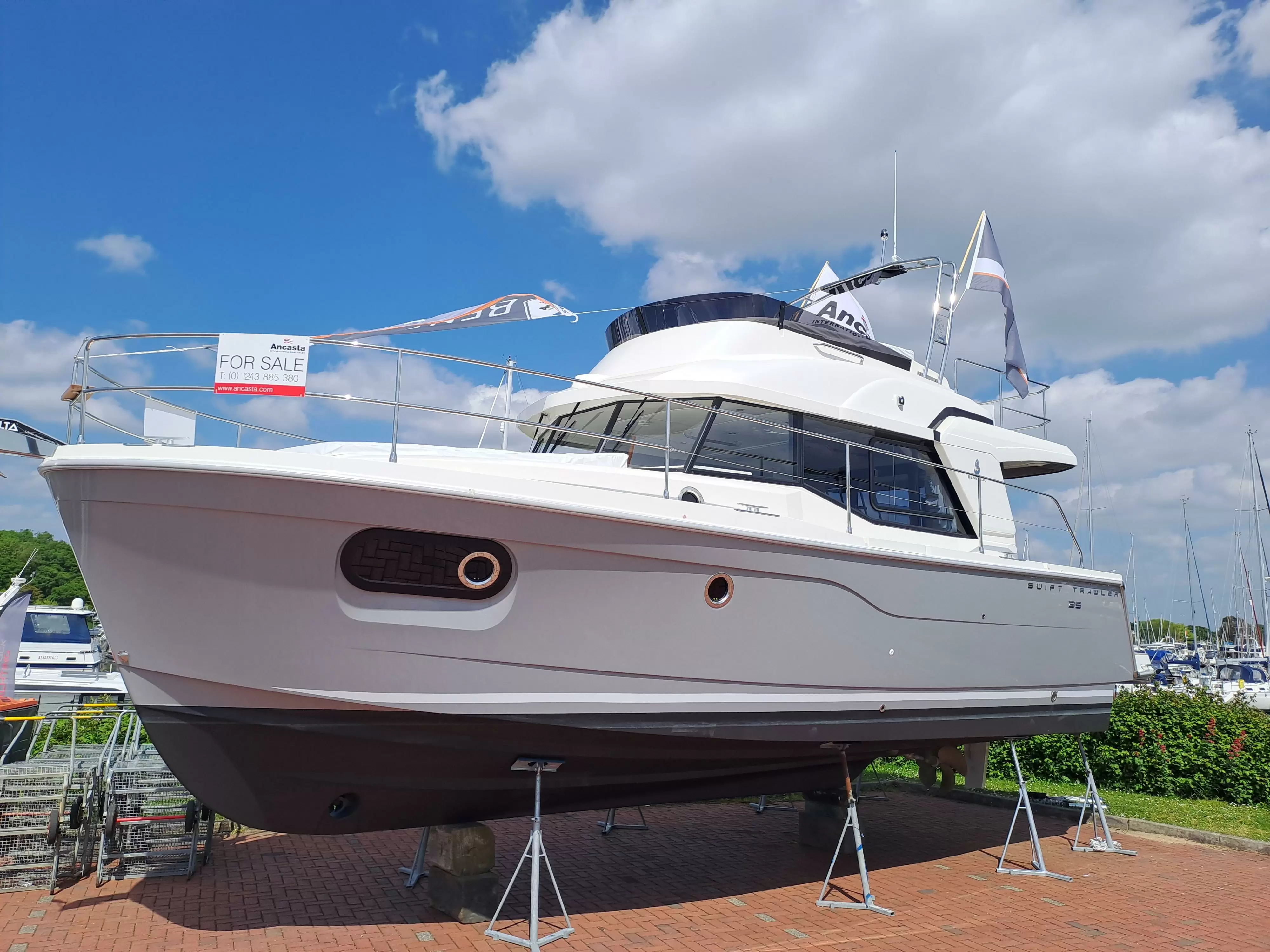 200万左右的私人游艇:博纳多(Beneteau)Swift Trawler31游艇