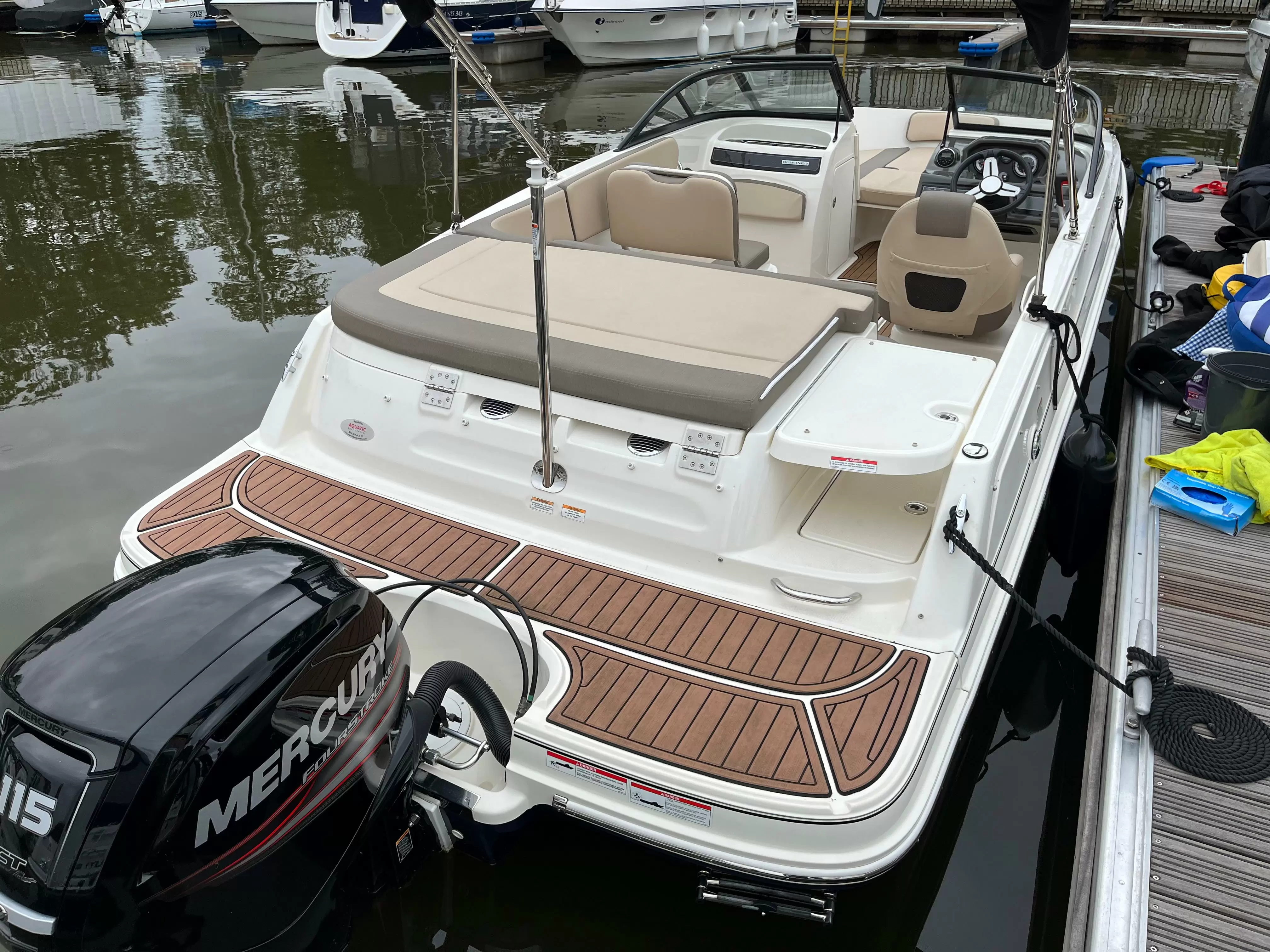 贝莲娜(Bayliner)VR5游艇价格35000美元起