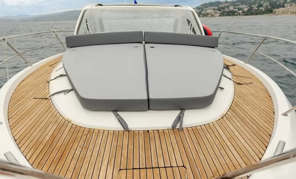 巴伐利亚(Bavaria)Sport39HT二手游艇甲板区