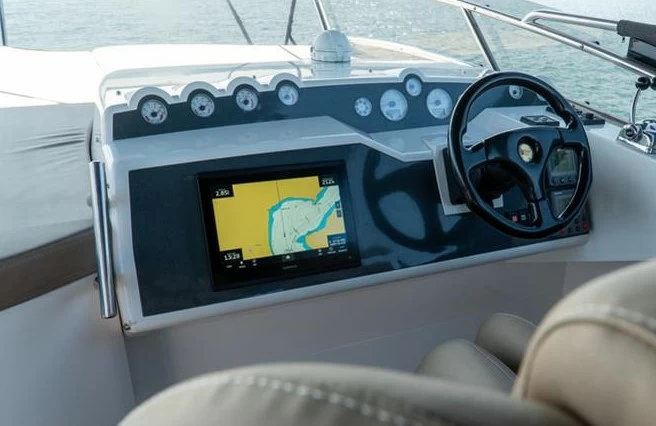 二手卡帝尔(Galeon)530游艇驾驶舱