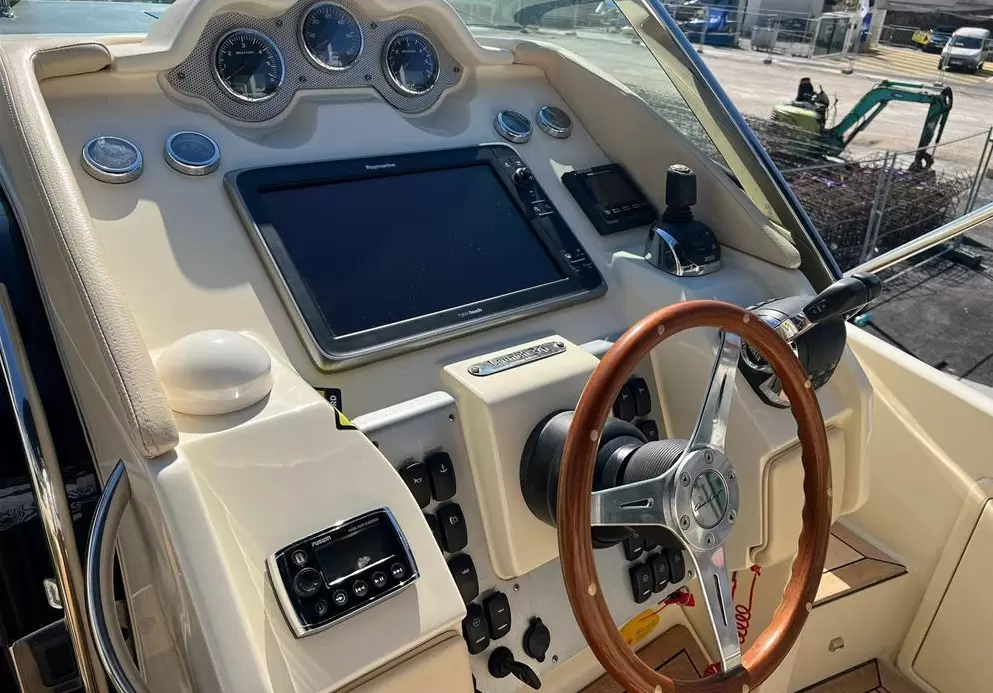 克里斯(Chris Craft)Launch36二手豪华游艇驾驶舱