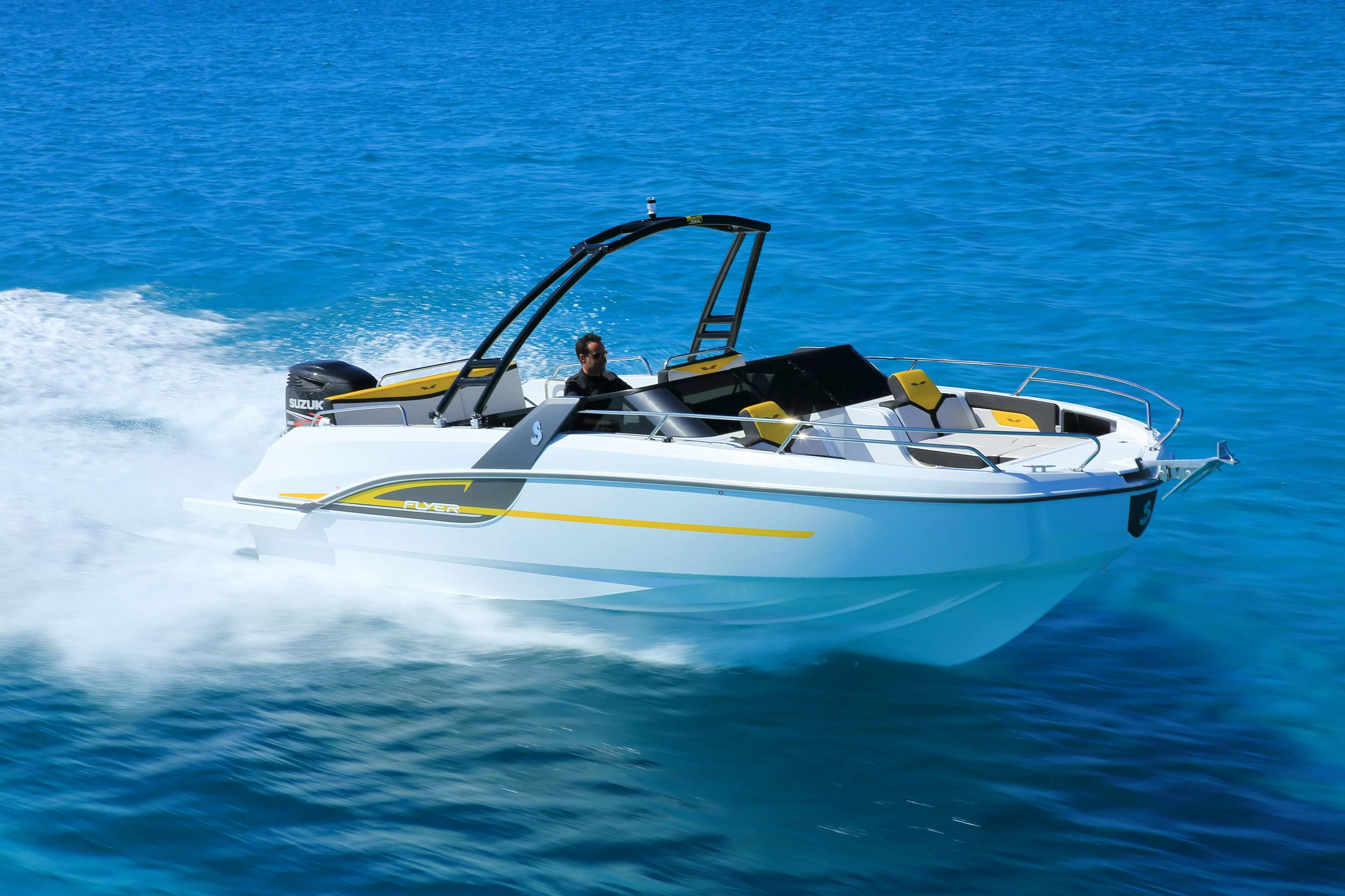 博纳多(Beneteau)飞扬7私人游艇价格在88万到95万之间