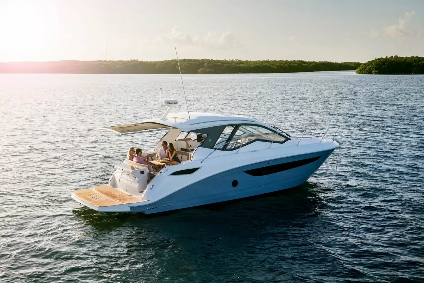 希瑞(SeaRay)350Sundancer游艇参考售卖价格为360万元