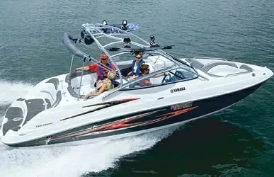 雅马哈AG230快艇价格在60-70万元之间