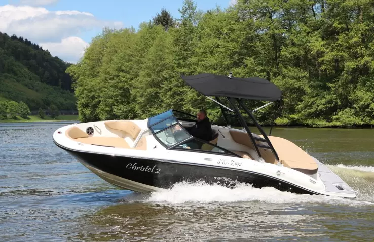 希瑞（SeaRay）190小型游艇价格是42万元