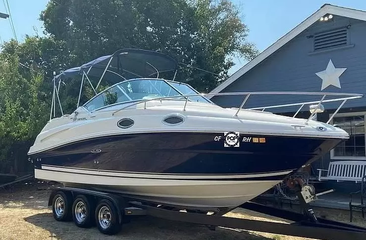 希瑞（SeaRay）240Sundancer小型游艇价格为100万元