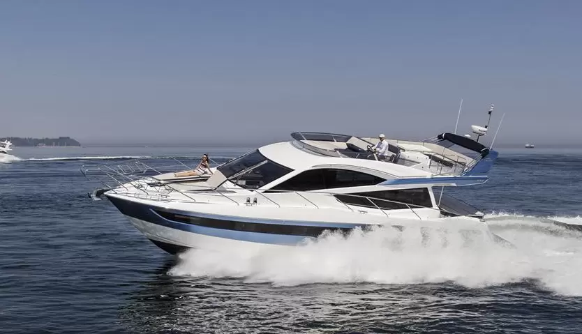 卡帝尔(Galeon)550飞桥游艇