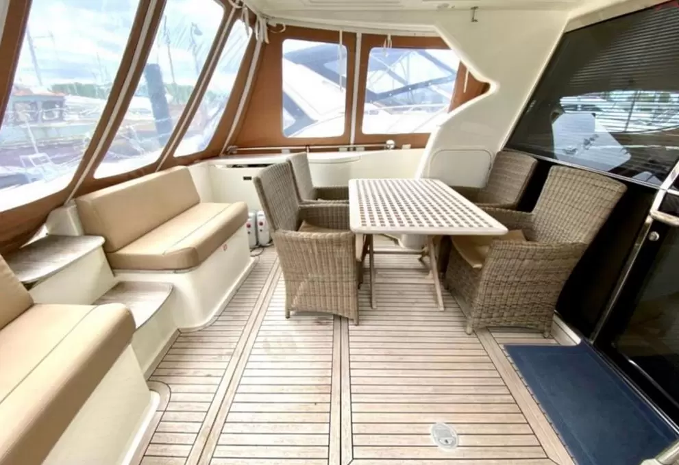 法拉帝(Ferretti)460二手游艇沙龙区