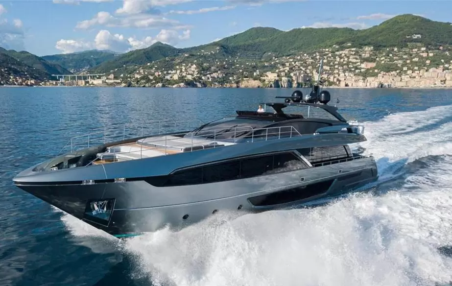 丽娃(Riva)Corsaro100二手豪华游艇
