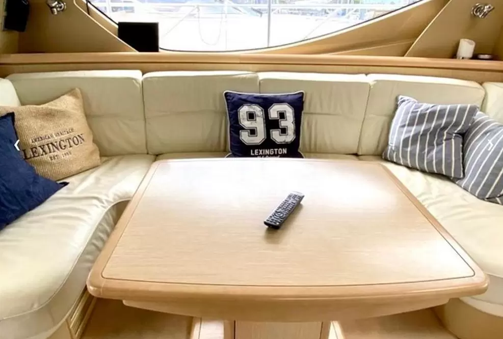 法拉帝(Ferretti)460二手游艇休闲区