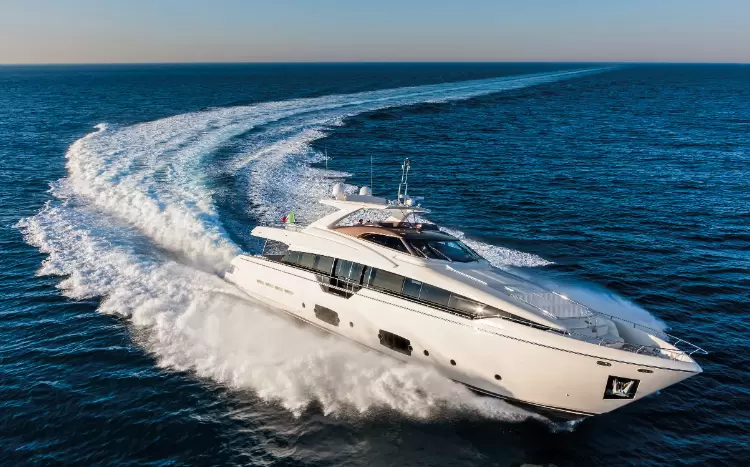 法拉帝（Ferretti）960飞桥游艇