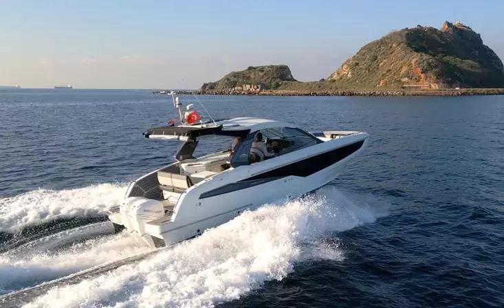 卡帝尔(Galeon)325GTO二手游艇价格49.5万欧元