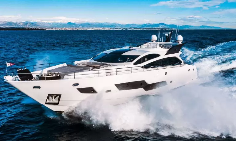 圣汐(Sunseeker)101飞桥游艇