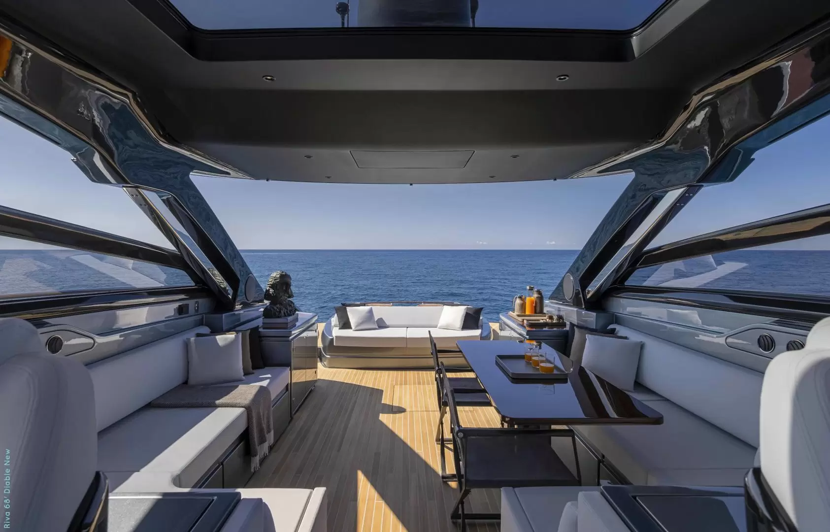 丽娃(Riva)68英寸Diable游艇尾舱