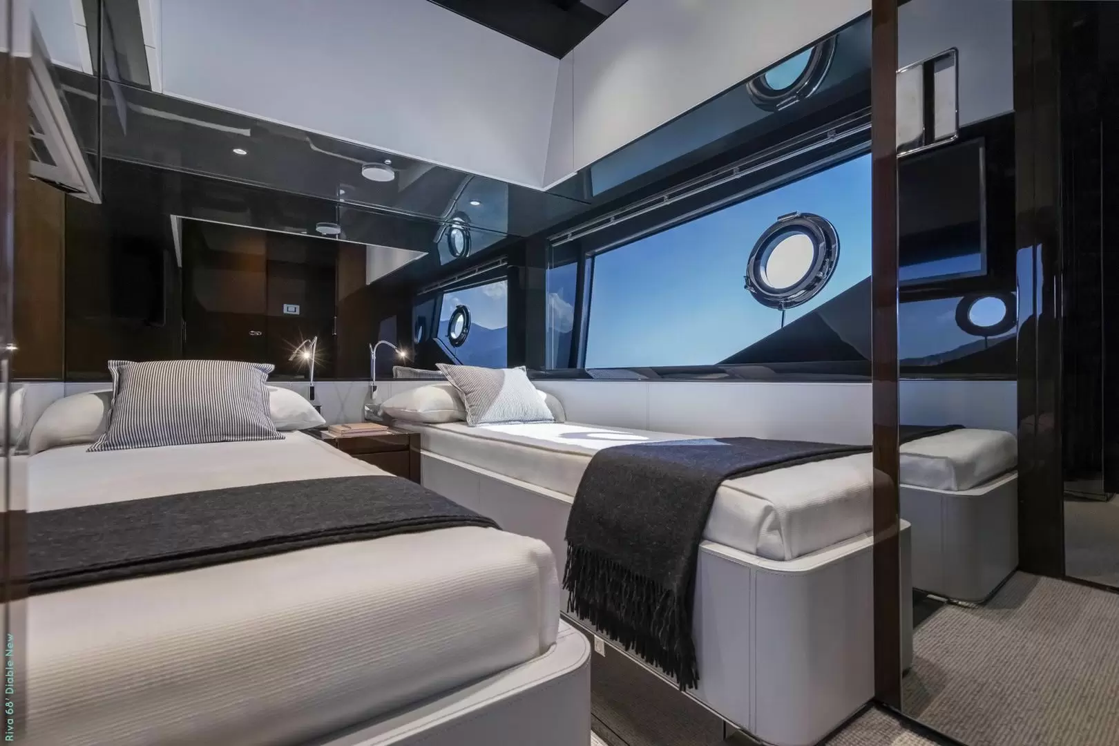 丽娃(Riva)68英寸Diable游艇