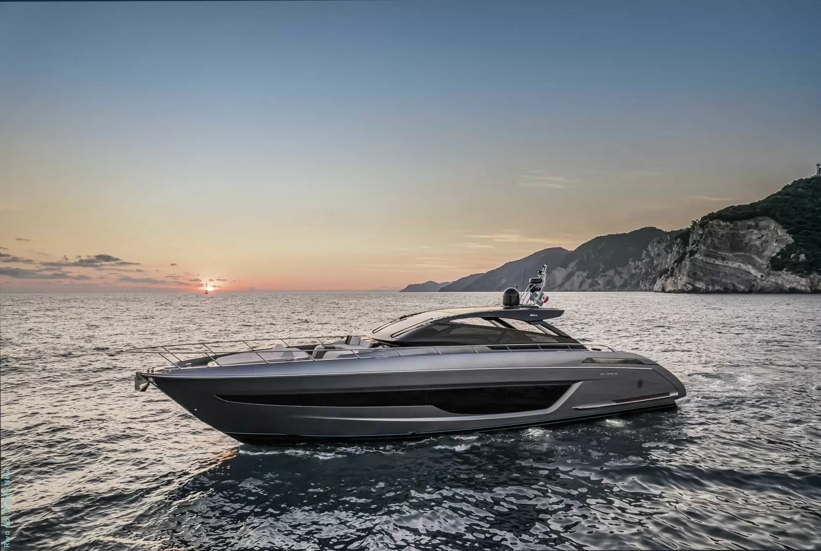 丽娃(Riva)68英寸Diable游艇