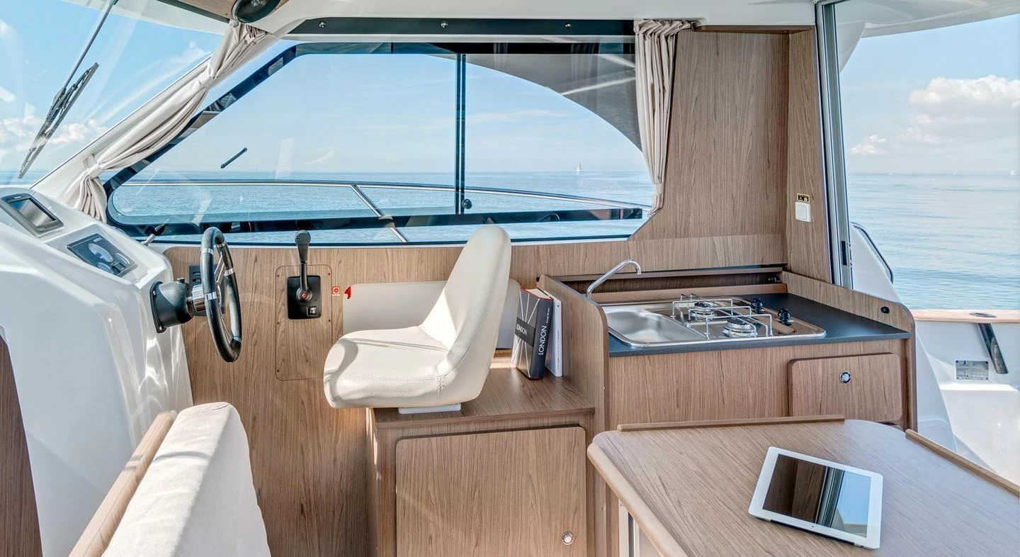 博纳多（Beneteau）安海仕8钓鱼艇
