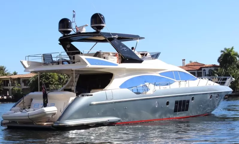 阿兹慕(Azimut)70飞桥游艇