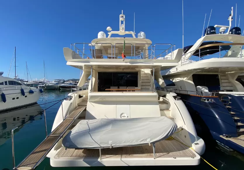 阿兹慕（Azimut）84大型豪华游艇