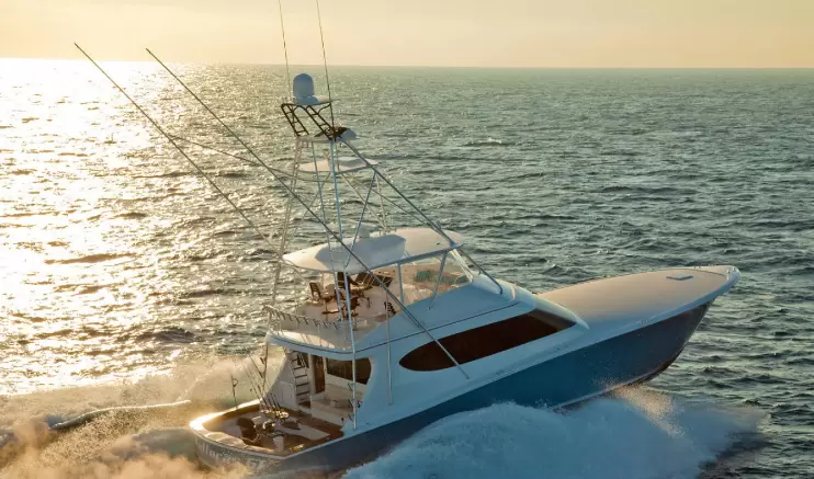 哈特雷斯(Hatteras)GT70钓鱼艇总长21.49米,价格参考范围为4530-4700万元