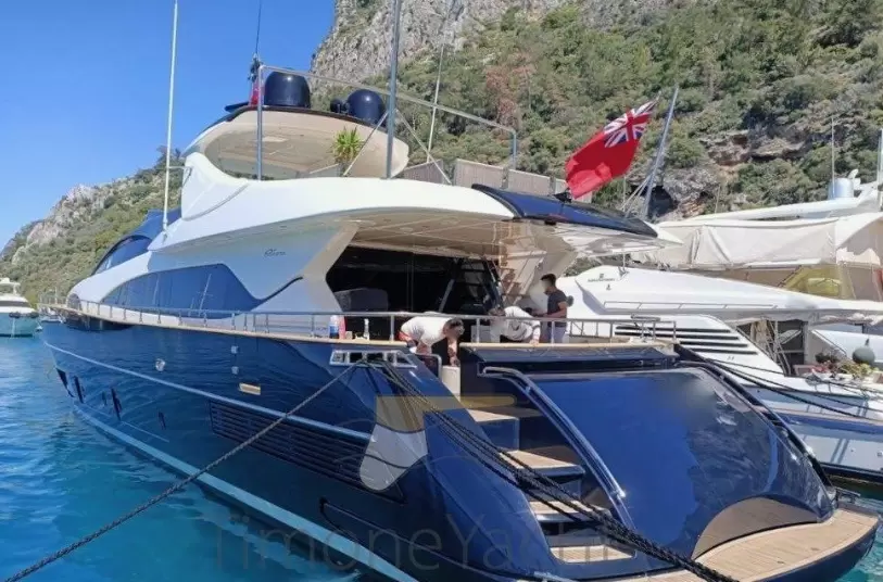 丽娃(Riva)92Duchessa飞桥游艇