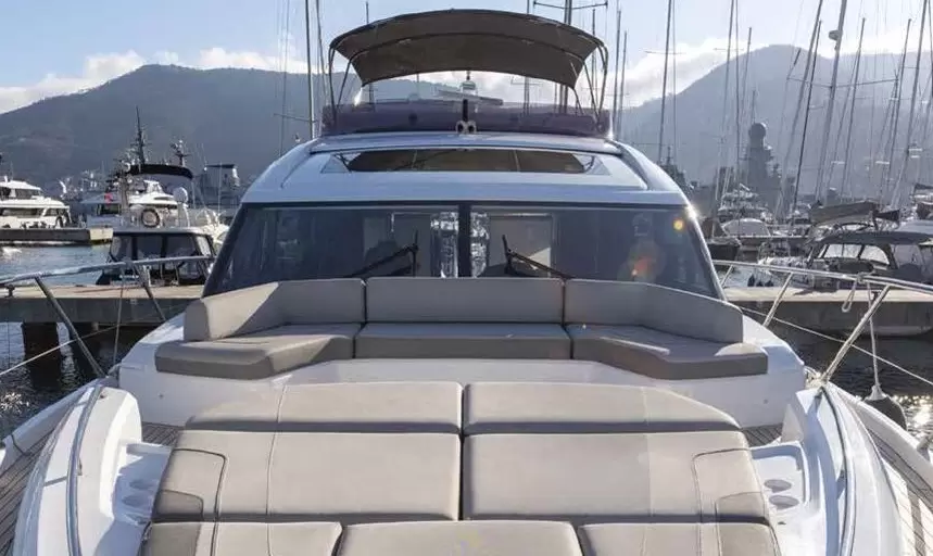 公主(Princess)S65二手飞桥游艇
