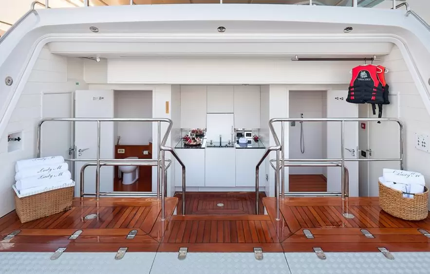 贝尼蒂(Benetti)Crystal140二手游艇舱尾