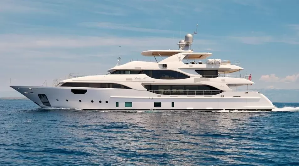 出自二手游艇交易网的贝尼蒂(Benetti)Crystal140游艇