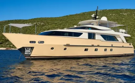 8000万左右的圣劳伦佐(Sanlorenzo)SD92飞桥游艇