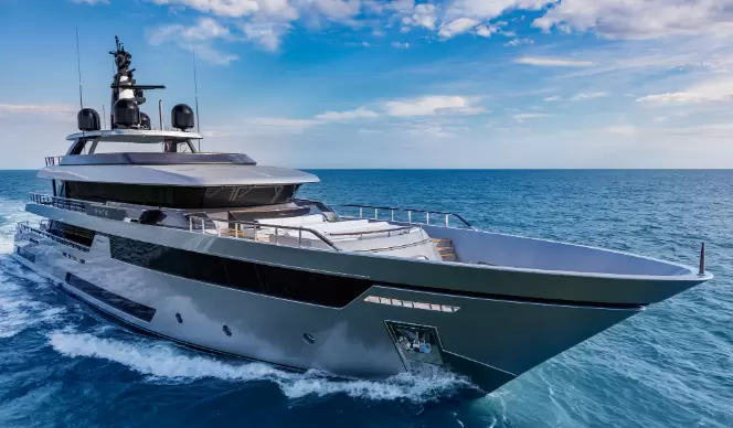丽娃(Riva)50米Race号超级游艇价格为3000万美元