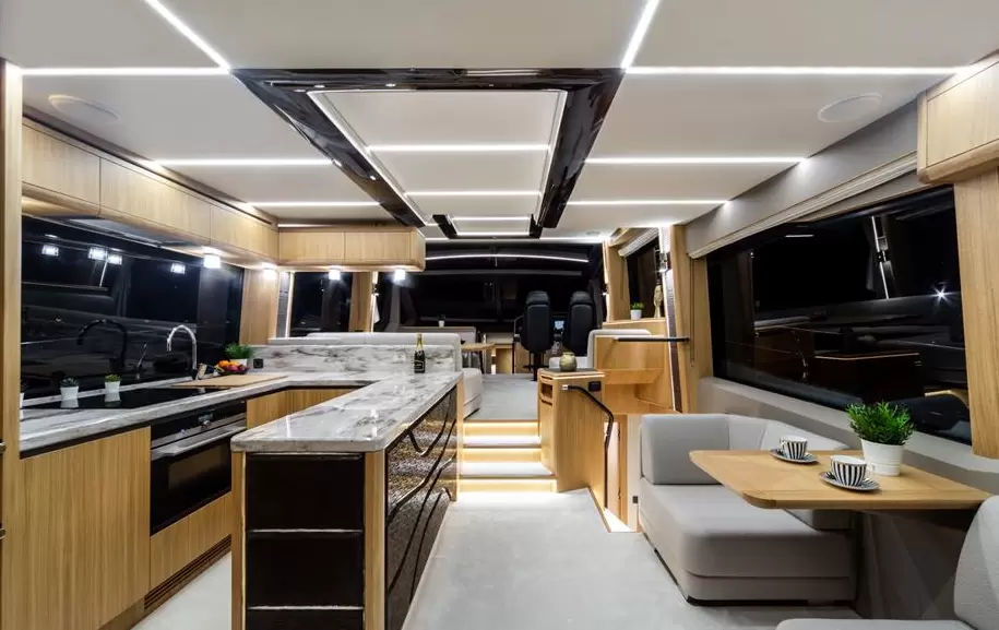 卡帝尔(Galeon)680飞桥游艇