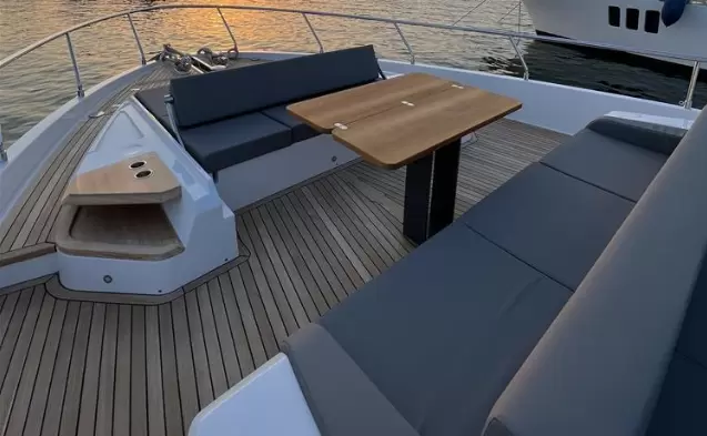 拉帝(Ferretti)720游艇出售信息