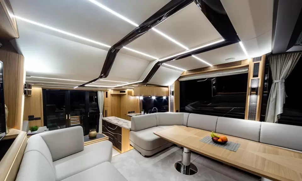 卡帝尔(Galeon)680飞桥游艇