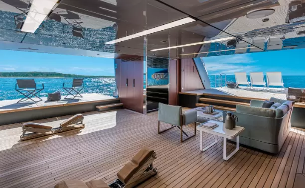 丽娃(Riva)50米Race号超级游艇价格为3000万美元