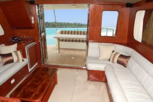 红双喜Alaska 58Pilothouse飞桥游艇