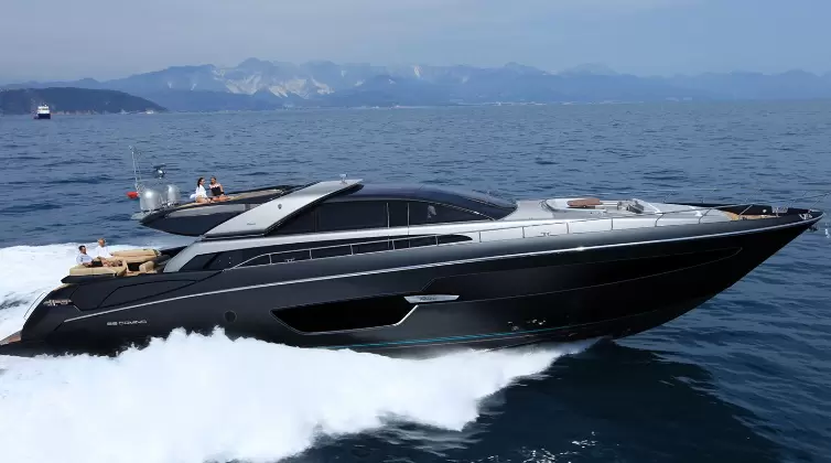 丽娃(Riva)88DominoSuper飞桥游艇