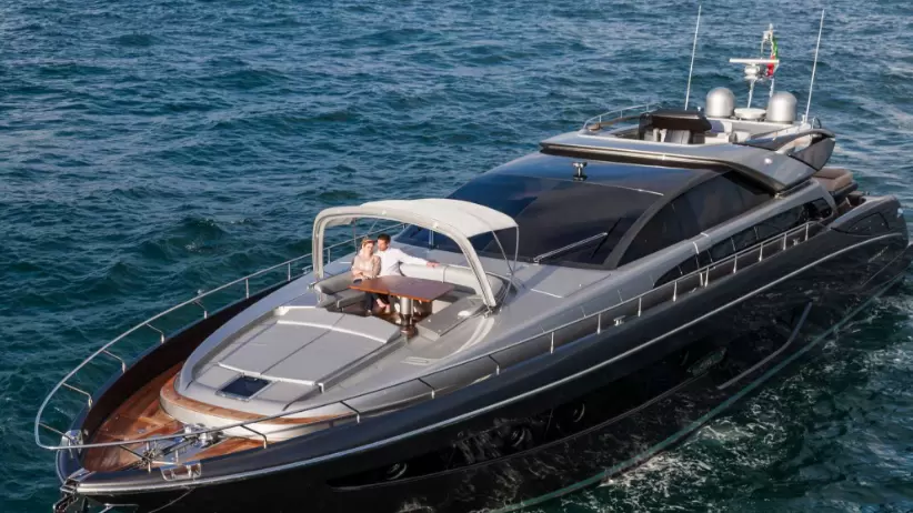 丽娃(Riva)88DominoSuper游艇顶层飞桥