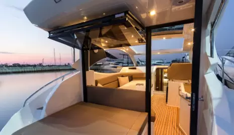 卡帝尔(Galeon)365HTS快艇价格为361万元