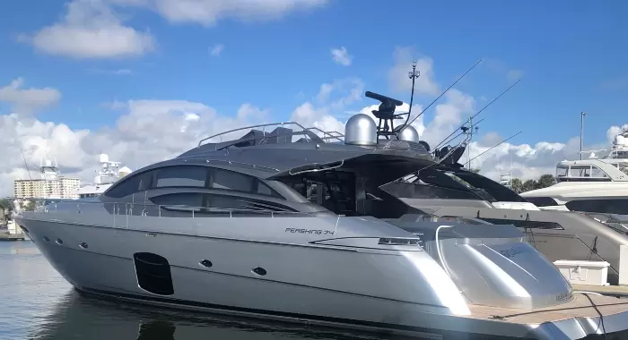 博星(Pershing)74运动二手游艇价格280万欧元