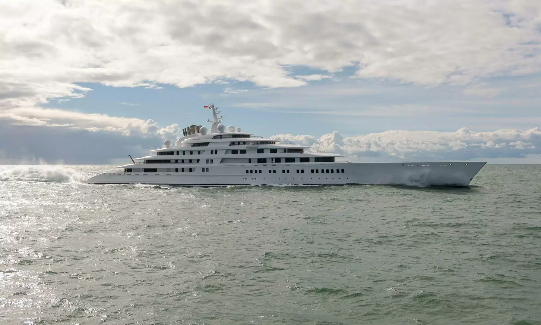 乐顺(Lurssen)Azzam超级游艇