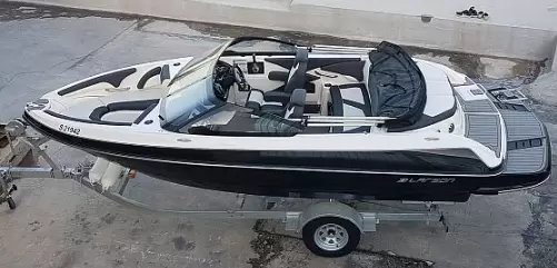 拉尔森(Larson)LSR2000游艇