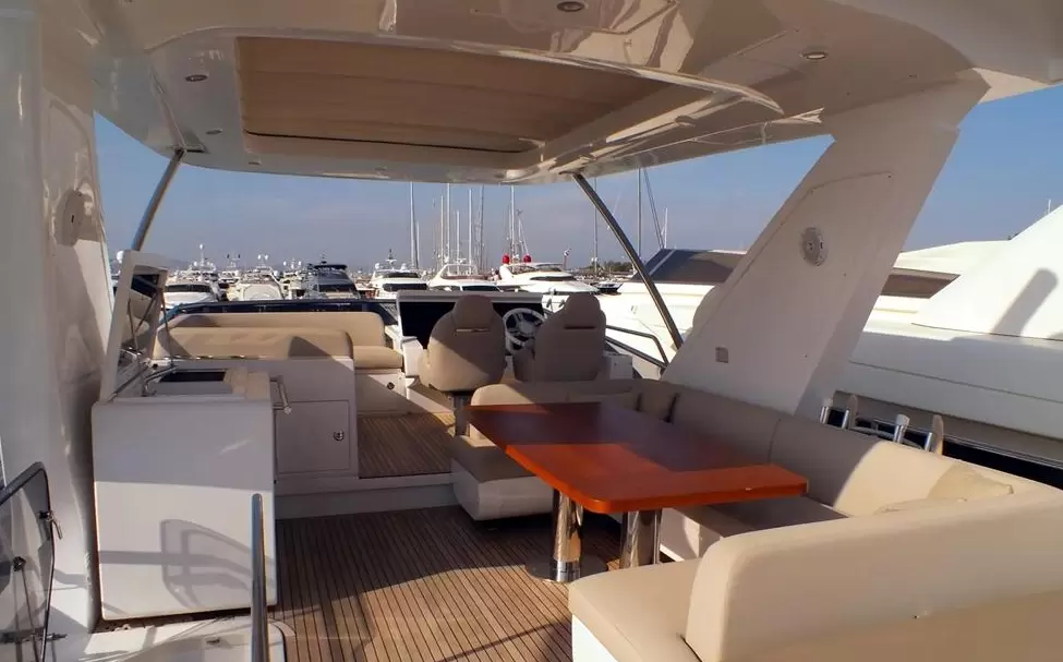 阿兹慕(Azimut)66二手游艇飞桥沙龙