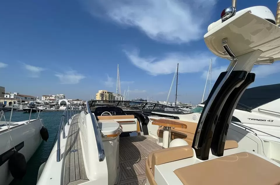 丽娃(Riva)Rivale52二手游艇669000万欧元