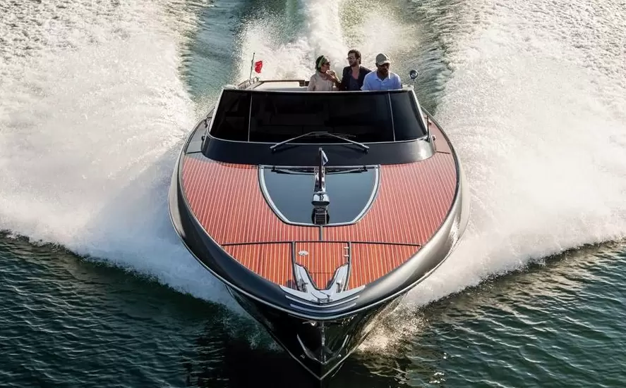 世界知名游艇品牌丽娃(Riva)Mare38二手游艇