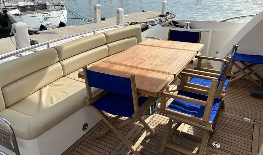 圣汐(Sunseeker)Manhattan63二手飞桥游艇价格105万欧元