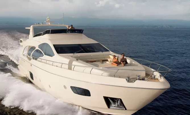 阿兹慕(Azimut)95飞桥游艇