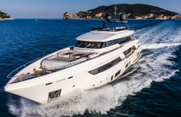 定制法拉帝(CustomLine)Navetta37Project游艇